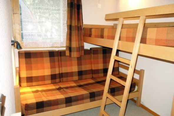 Adelphies 1, bedroom