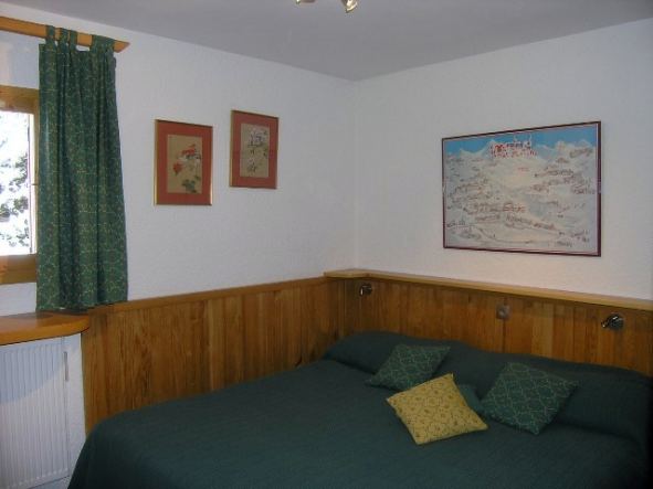 Dryades G8 bedroom