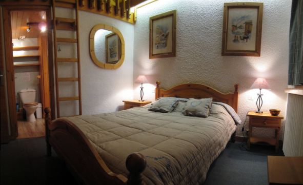 Chalet Fugue bedroom 1