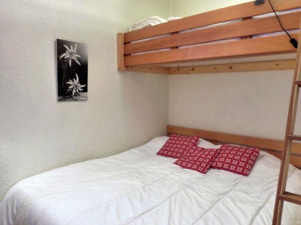 Merisiers A11 bedroom