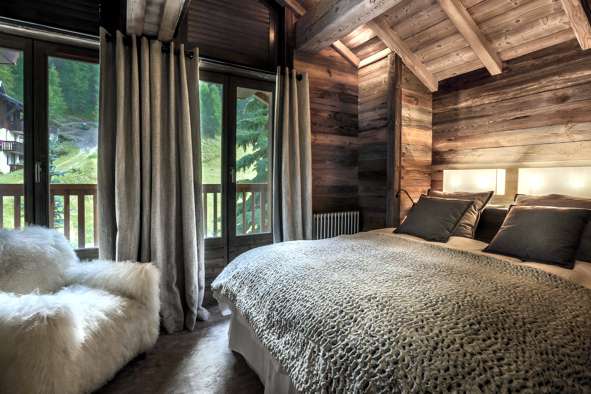 Arolle bedroom